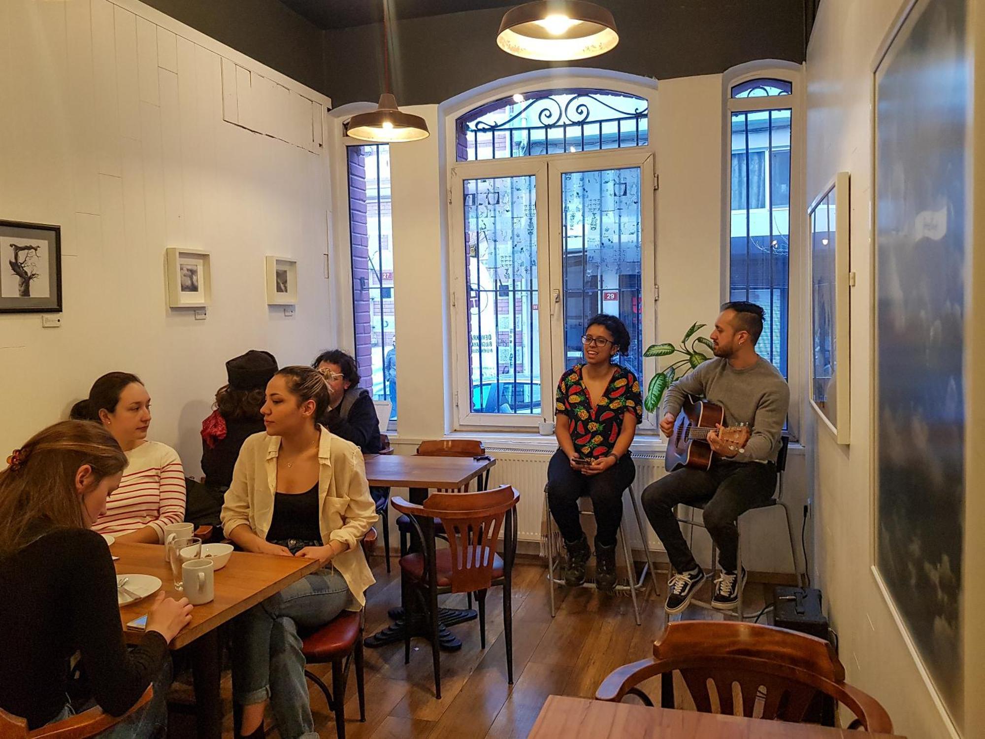 Hush Hostel Lounge Стамбул Экстерьер фото
